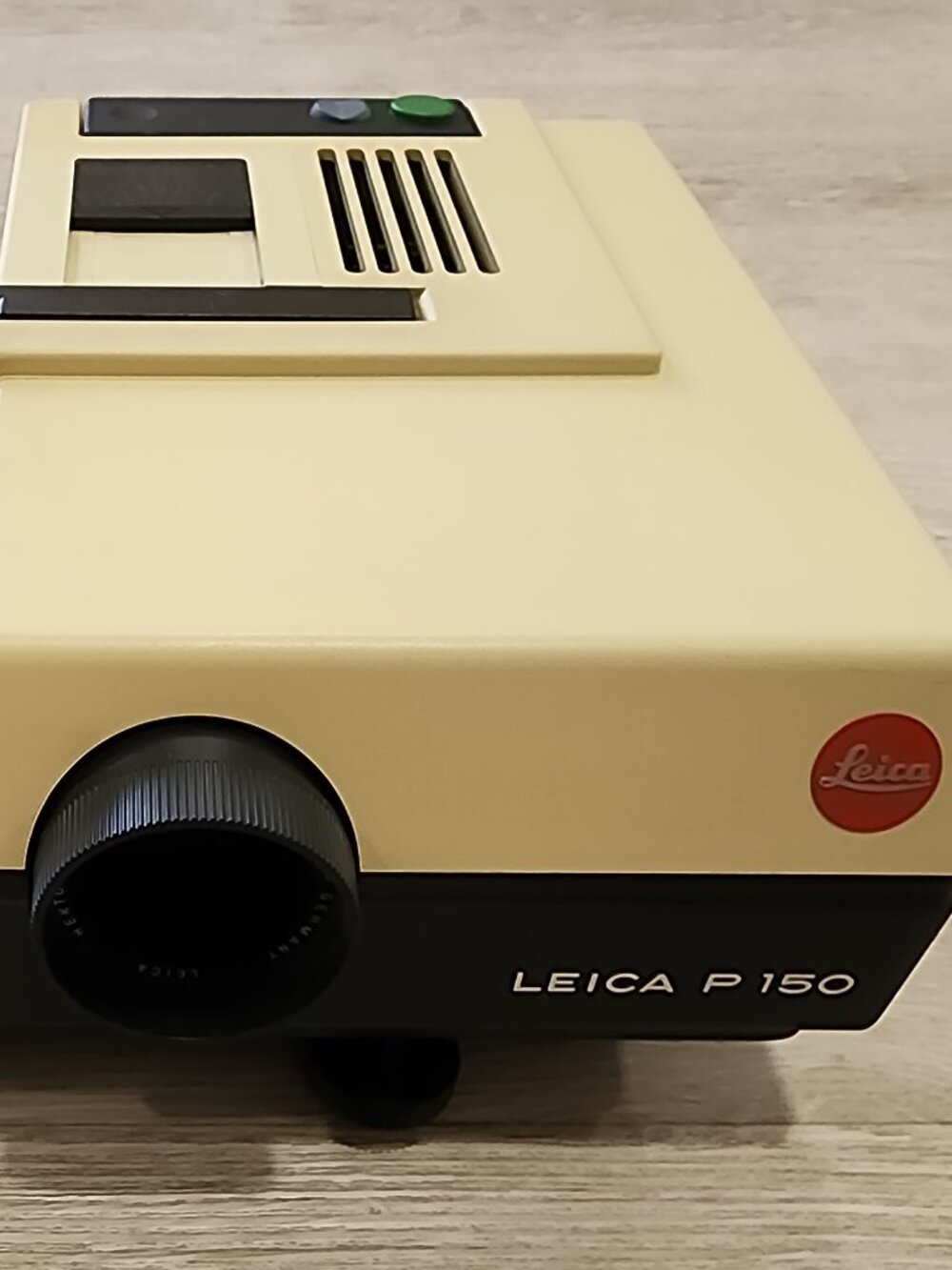 Leica Pradovit P150 Slide Projector w/ Tray & Lens Hektor-P2 1:2.8/85 (Tested)